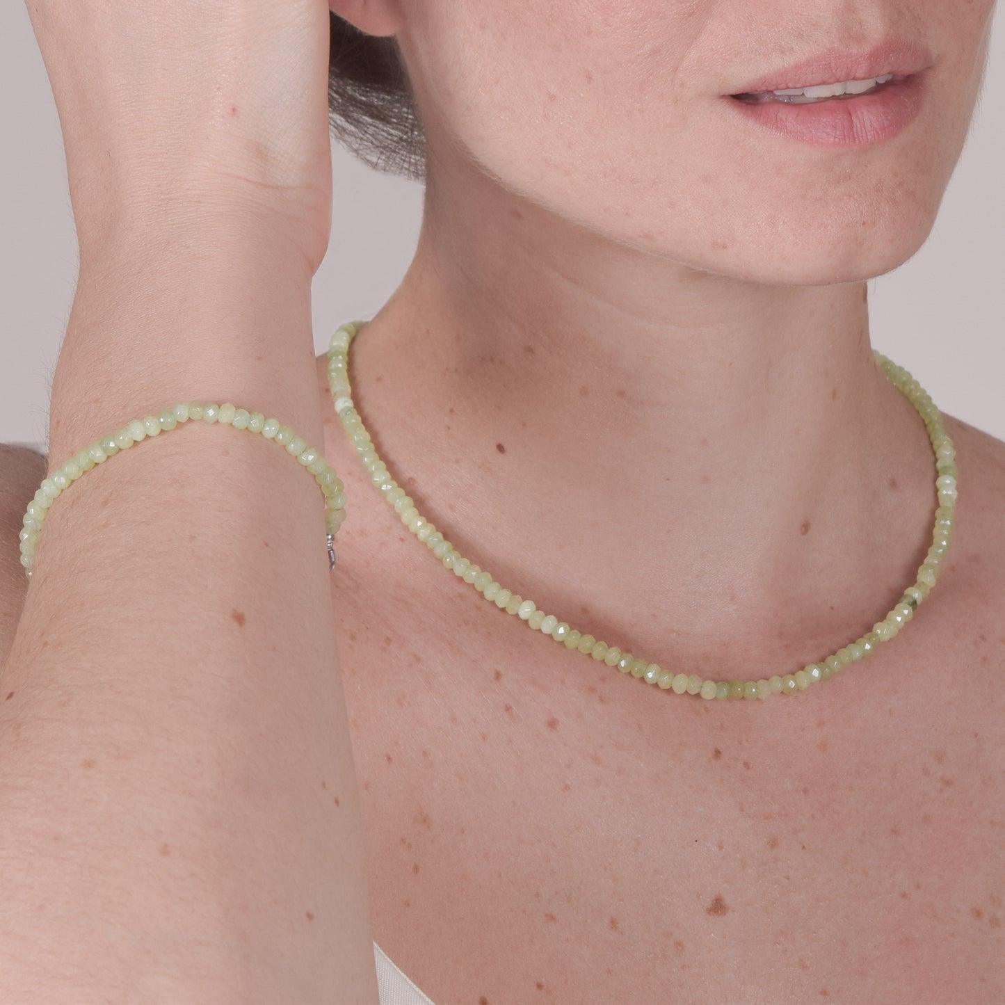 Collana Minimal Girocollo in Giada Verde Sfaccettata