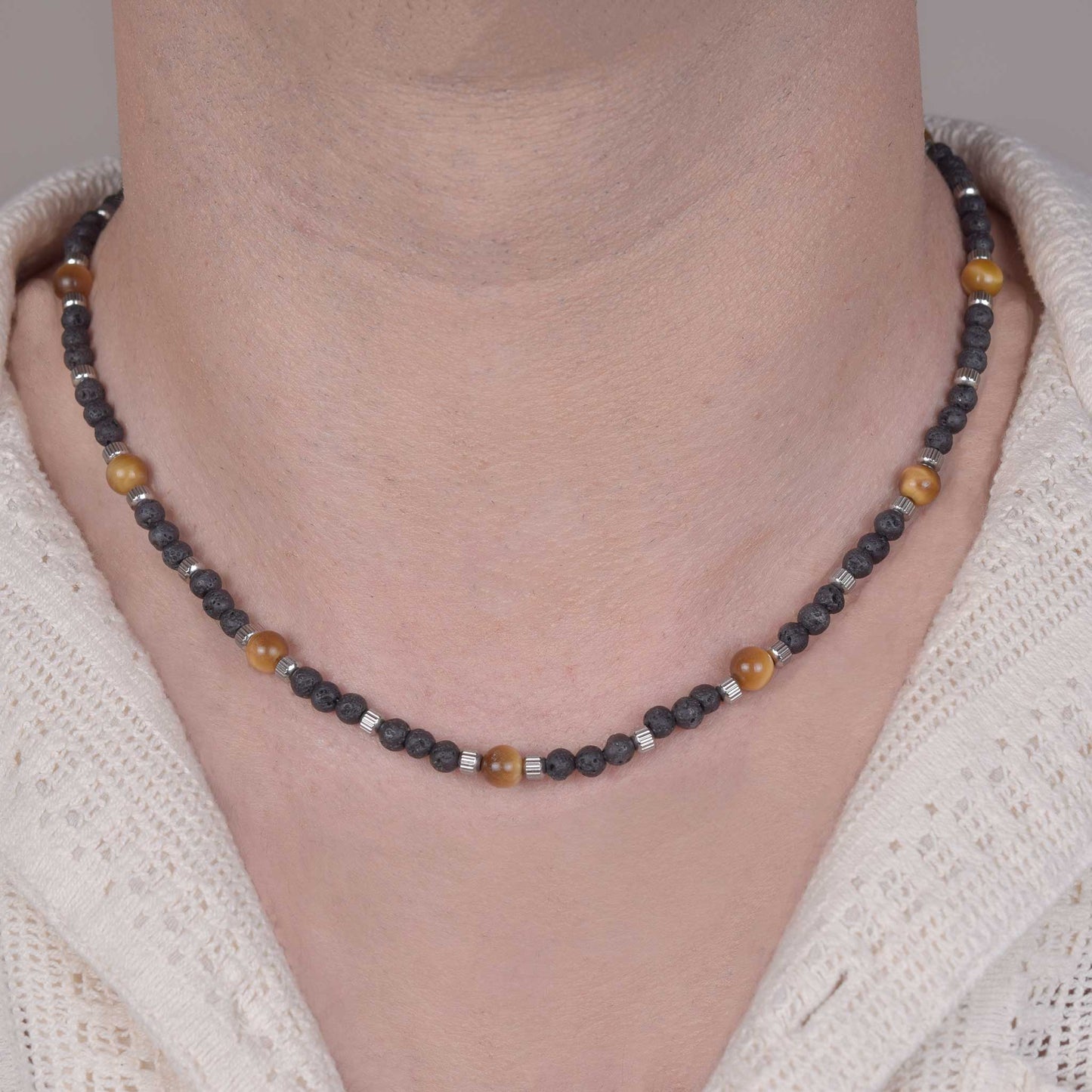 Collana in Pietra Lavica e Occhio di Falco