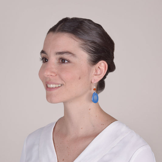 Orecchini in Avorio Vegetale Blu e Agata Rossa