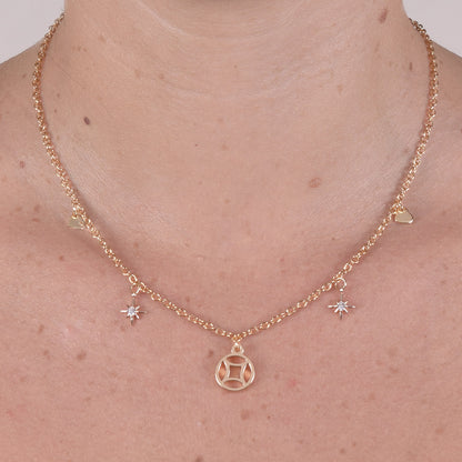 Collana Placcata Oro 18K con Pendente Geometrico, Rosa dei Venti e Cuori