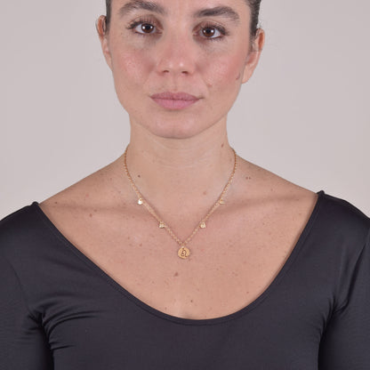 Collana Placcata Oro 18K con Pendente Leone e Charms Cuori