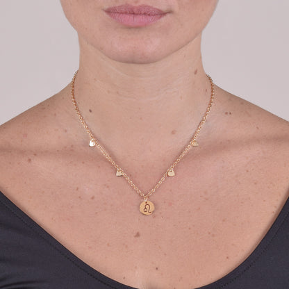 Collana Placcata Oro 18K con Pendente Leone e Charms Cuori