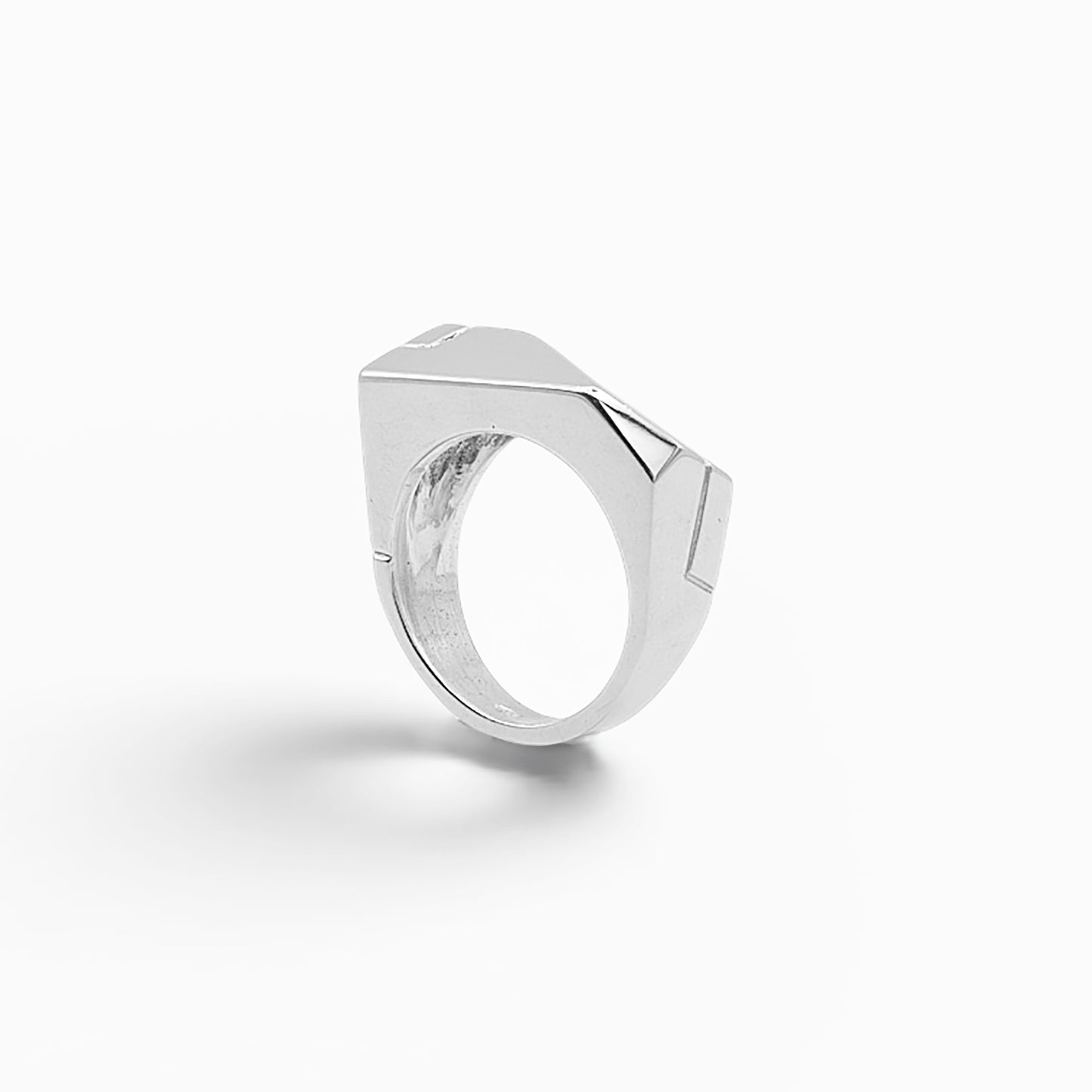 Artefact 02 - Anello